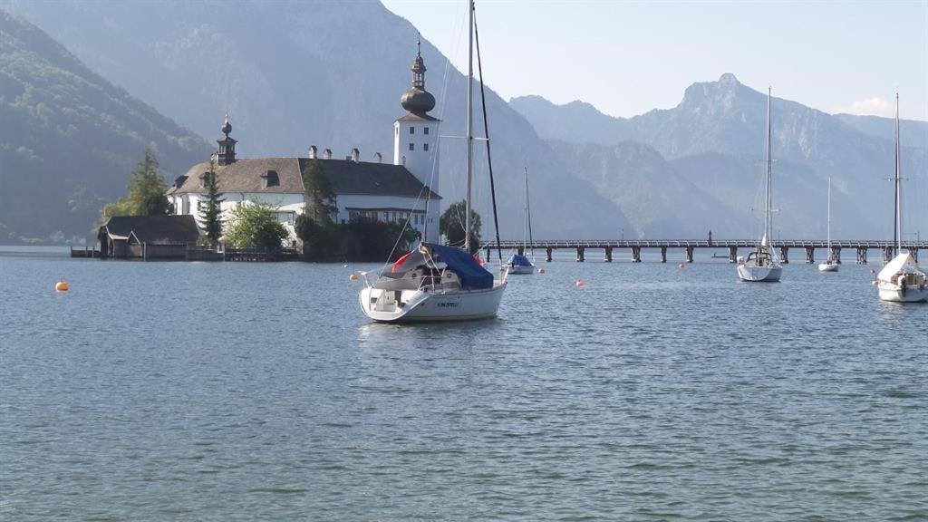 Wolfis Traunseeblick - Mit Kostenlosem Parkplatz Direkt An Der Unterkunft غموندين المظهر الخارجي الصورة